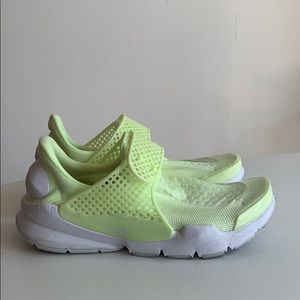 Nike Sock Dart Women’s Size 7 Pale Neon Yellow
